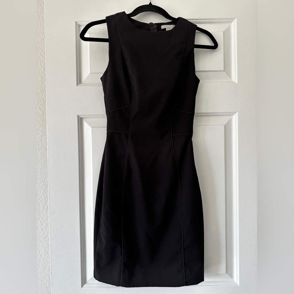 H&M Suit Dress, great condition — has zipper closure on back